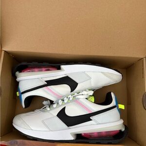 Air Max pre day sz 8.5 men